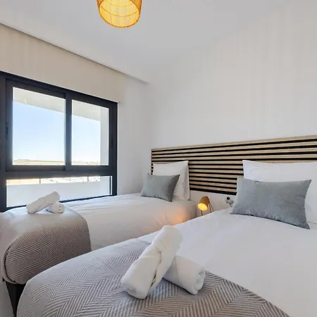 Paradise - Cozy With Pool View Apartament *