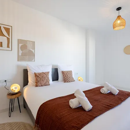 Paradise - Cozy With Pool View Apartament