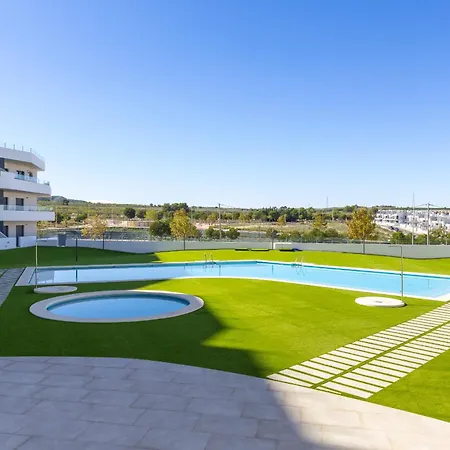 Paradise - Cozy With Pool View Apartament